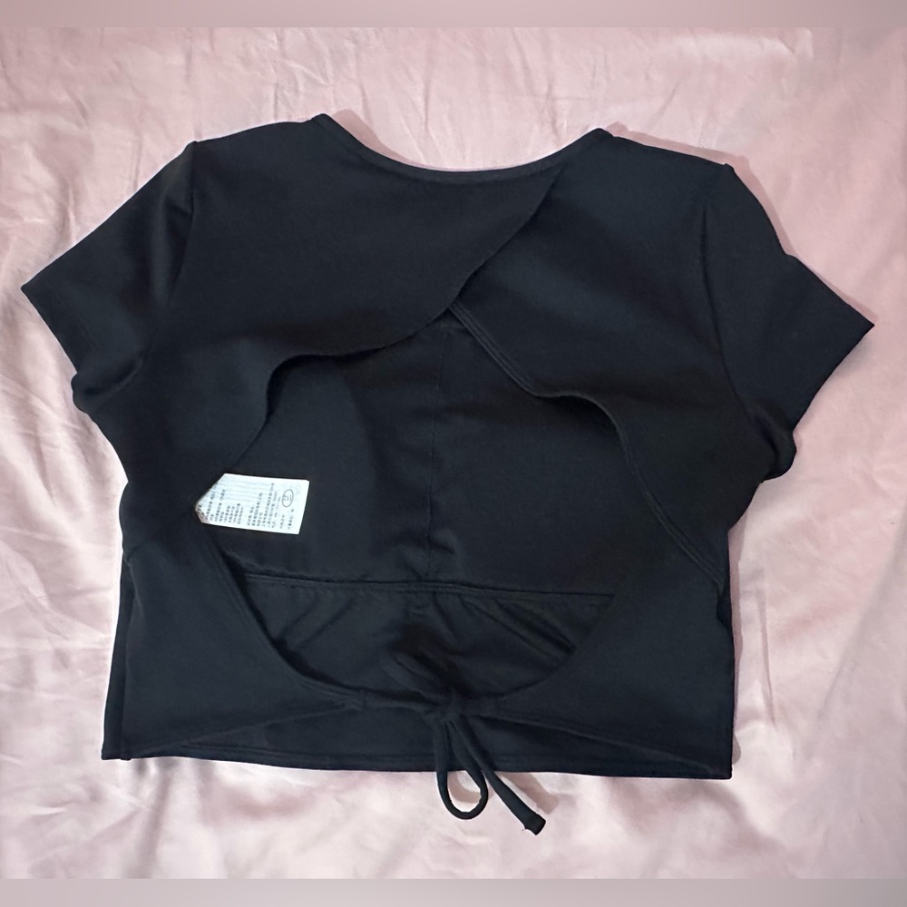 NWT GILLY HICKS BLACK OPEN BACK CROP TEE